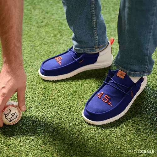 HEYDUDE MLB Astros™ Wally Funk – Astros Navy/White online