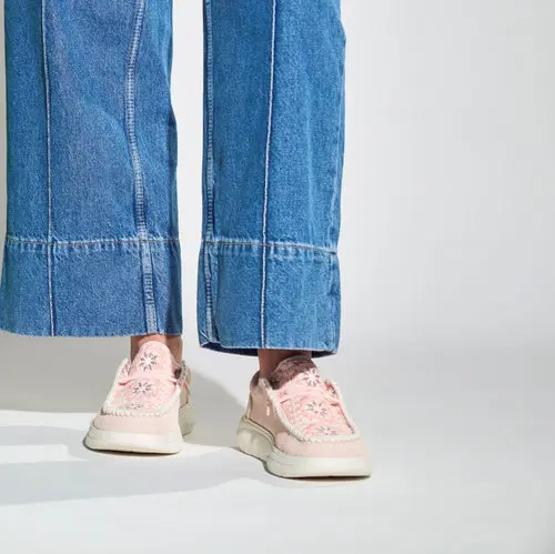 HEYDUDE Wendy Comf Suede Crochet – Pale Pink/Multi online